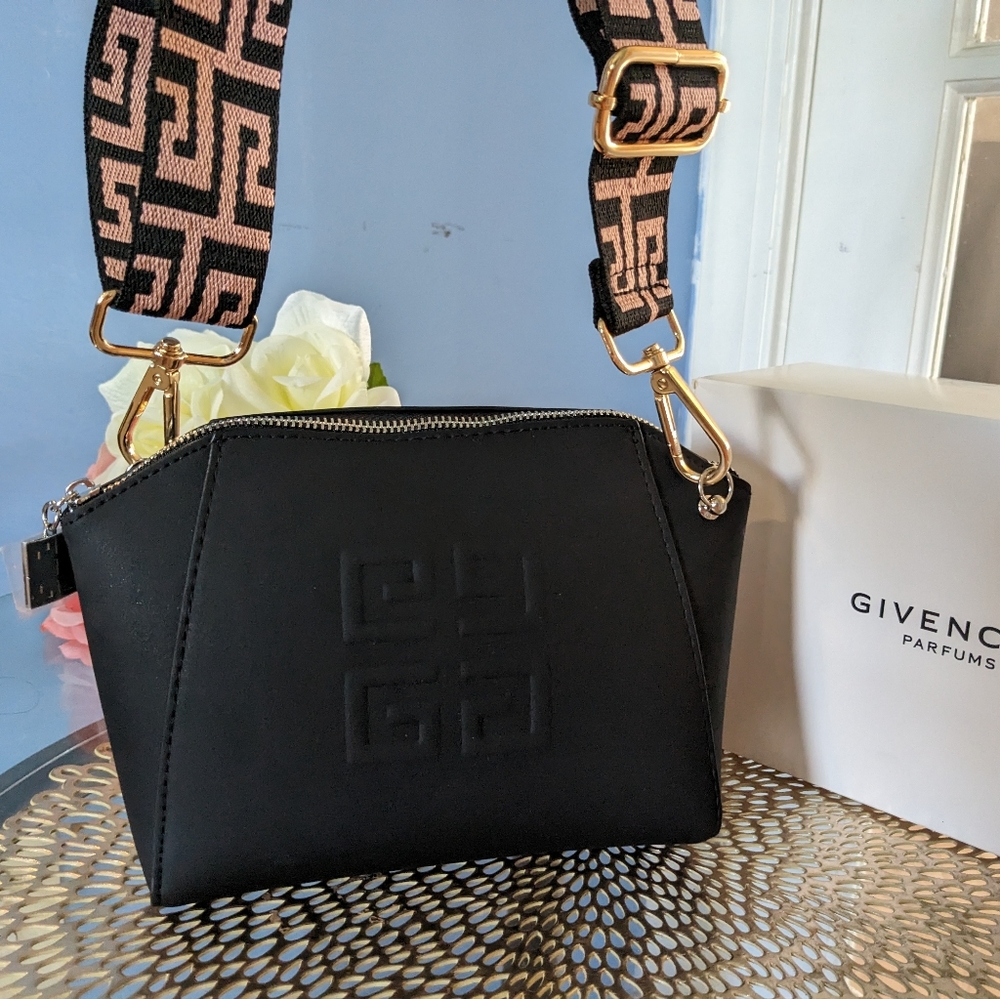 Givenchy - Picture 7 of 12
